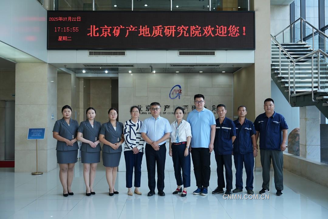 2 右  資產運營團隊合影