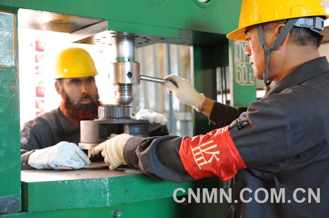 中冶銅鋅山達克礦山巴方員工手指口述培訓