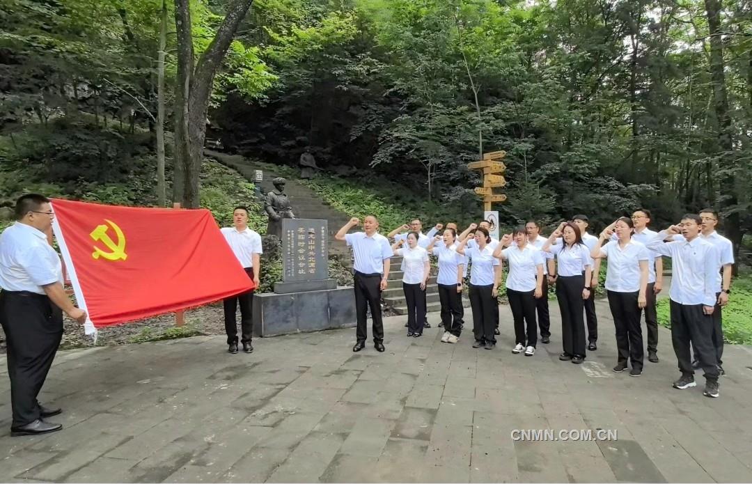 鹿鳴礦業(yè)基層黨支部赴中共北滿省委會(huì)議遺址開展實(shí)地教學(xué)活動(dòng)